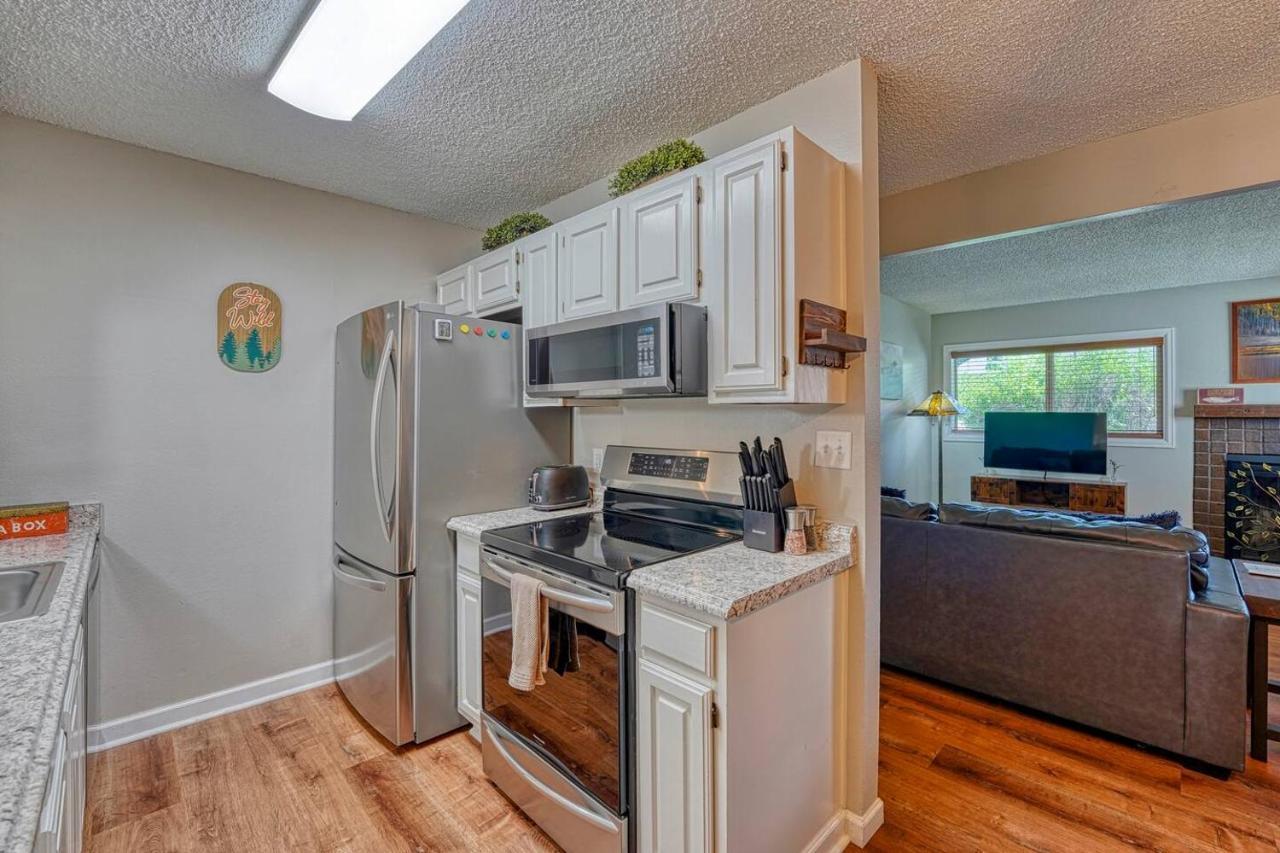 Riverfront Family-Friendly Condo Эйвон Экстерьер фото